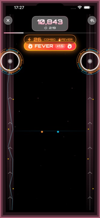 BeMOSSのボクササイズ音ゲー画面。左右の判定リングに向かってノーツが流れ、FEVER中