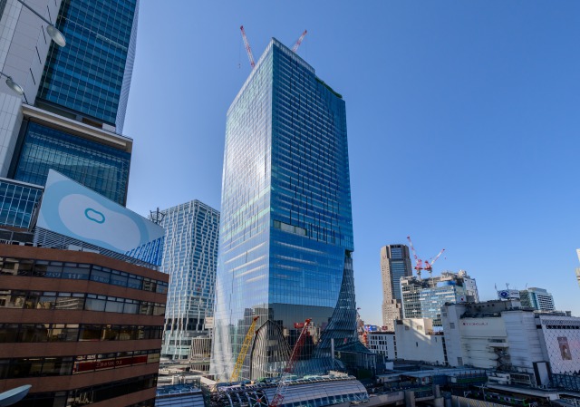 i-SHOT株式会社オフィス風景 - 渋谷スクランブルスクエア39Fの明るいワークスペース